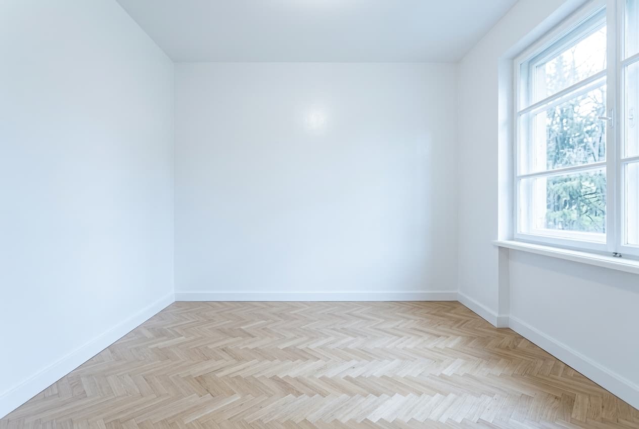 Raum nach der Renovation — frisch gestrichen